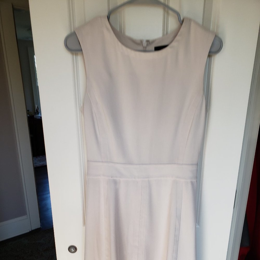 BCBG light taupe/cream dress - size 6